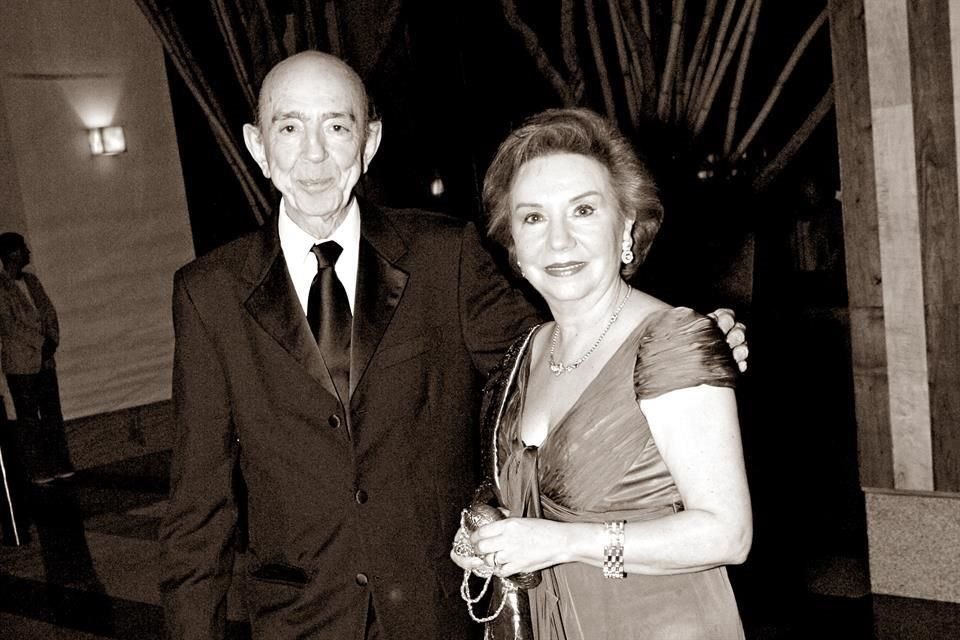 Junto a su esposa, Mágala Mouret de Fidalgo