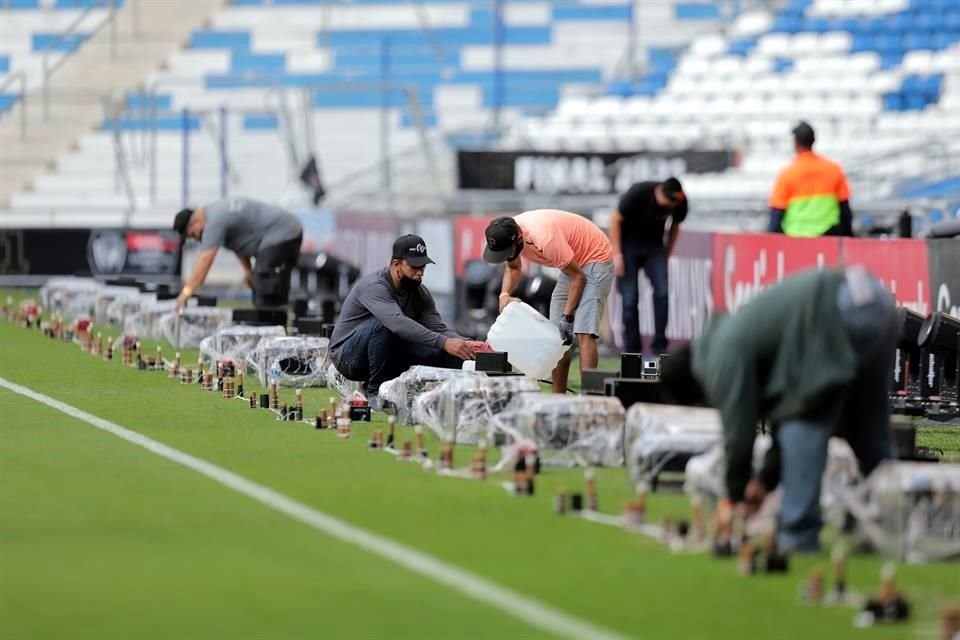 Observa los detalles del ambiente de la Final Rayados-América por la Concachampions.