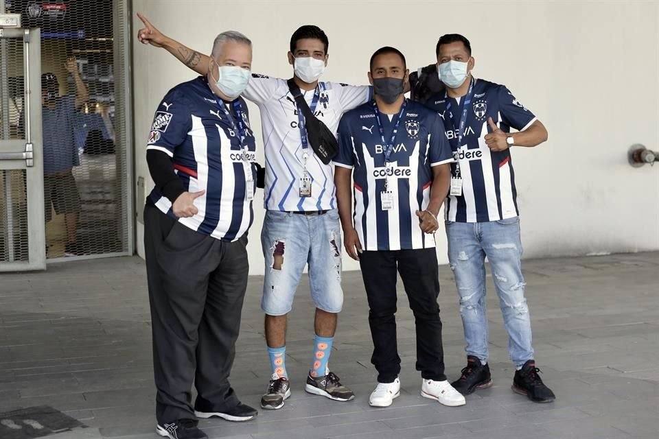 Observa los detalles del ambiente de la Final Rayados-América por la Concachampions.