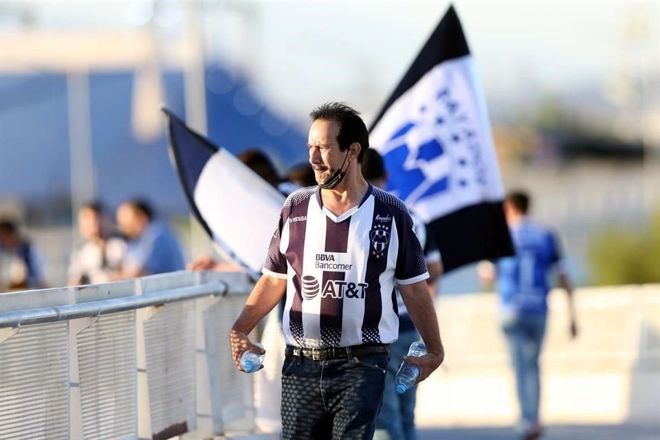 Observa los detalles del ambiente de la Final Rayados-América por la Concachampions.