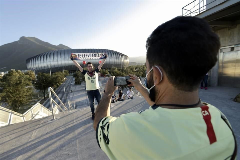 Observa los detalles del ambiente de la Final Rayados-América por la Concachampions.