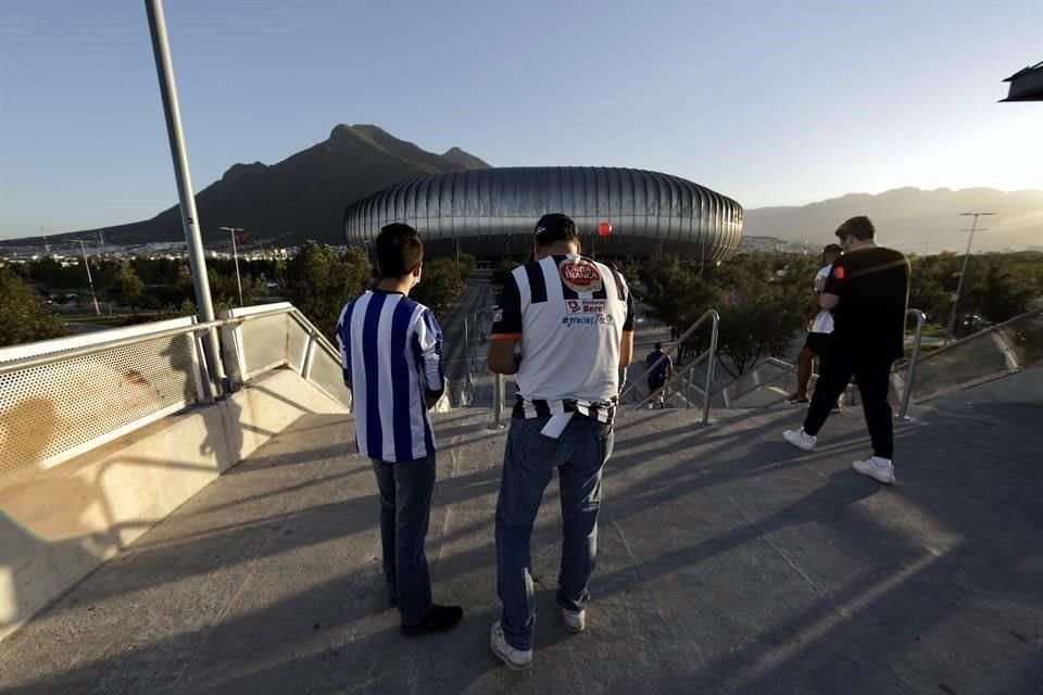 Observa los detalles del ambiente de la Final Rayados-América por la Concachampions.