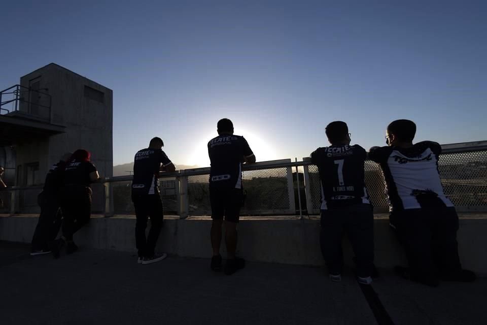 Observa los detalles del ambiente de la Final Rayados-América por la Concachampions.