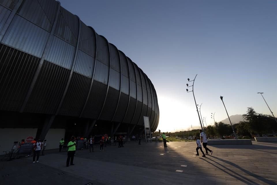 Observa los detalles del ambiente de la Final Rayados-América por la Concachampions.