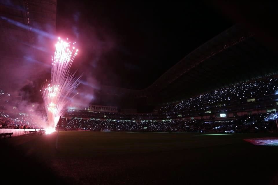 El Club de Futbol Monterrey le brindó a su gente un gran espectáculo previo al arranque del partido.