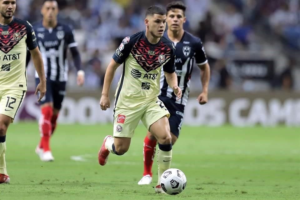 Con la desventaja, América se vio obligado a buscar el empate.