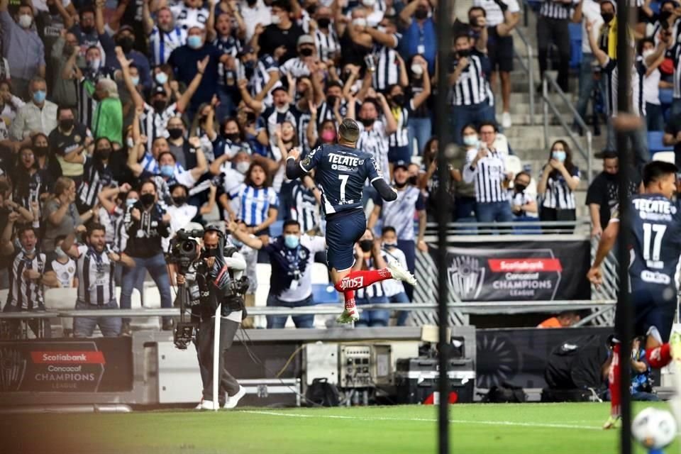 A o alto festejó Funes Mori, quien tiene de cliente al América.