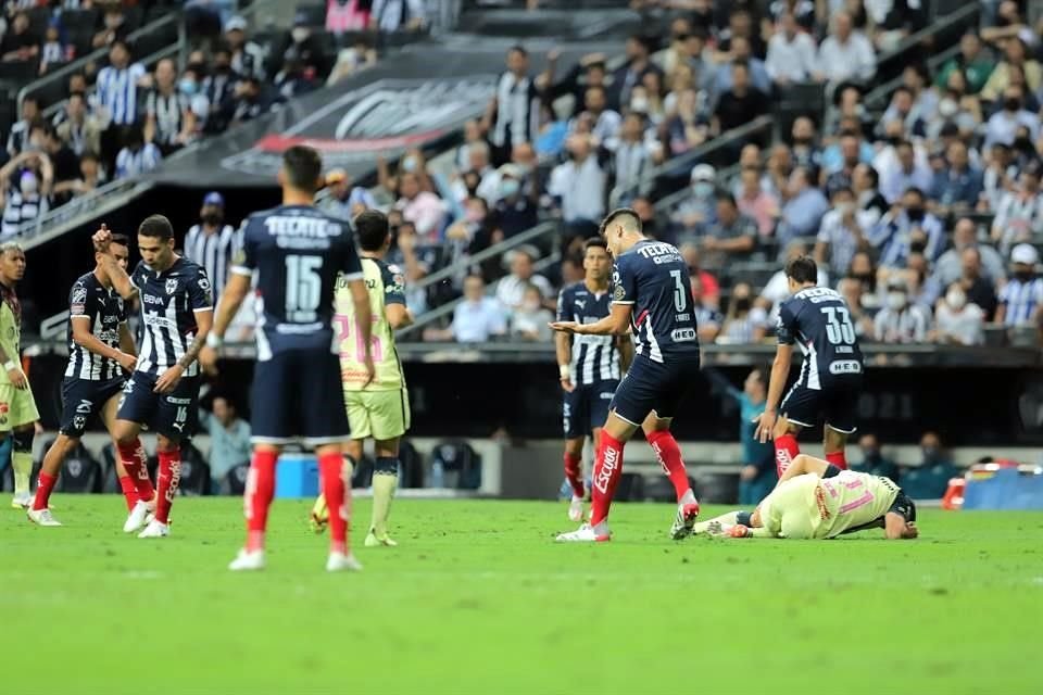 Imágenes del primer tiempo en el duelo Rayados-América.