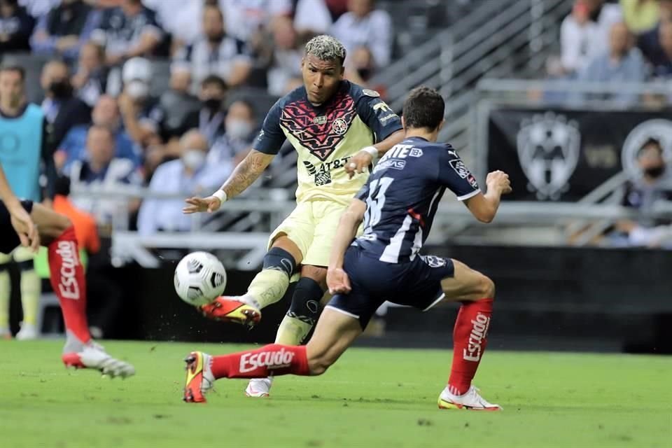 Imágenes del primer tiempo en el duelo Rayados-América.