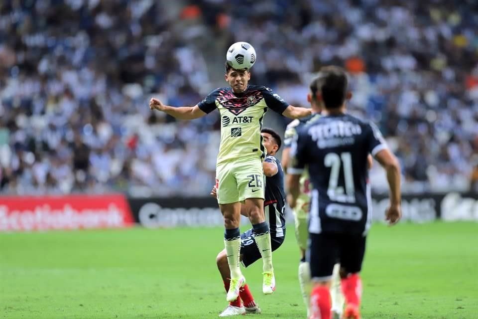 Imágenes del primer tiempo en el duelo Rayados-América.