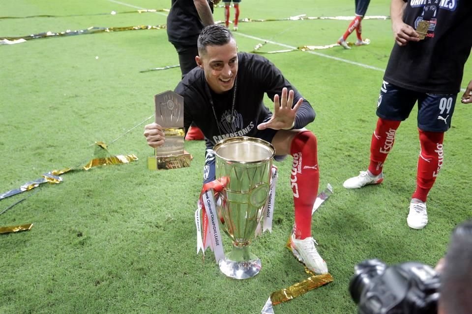 El delantero del Monterrey fue reconocido como el mejor jugador de la edición 2021 de la Concachampions.