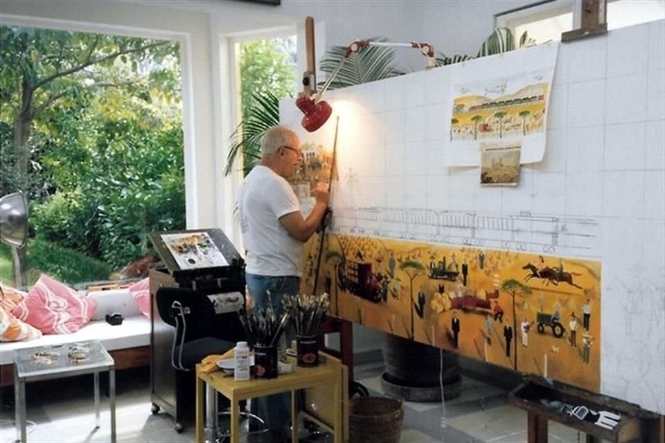 Abel Quezada en su estudio de Cuernavaca,  trabajando en el proyecto para el mural 'México saliendo de la crisis', (1988).