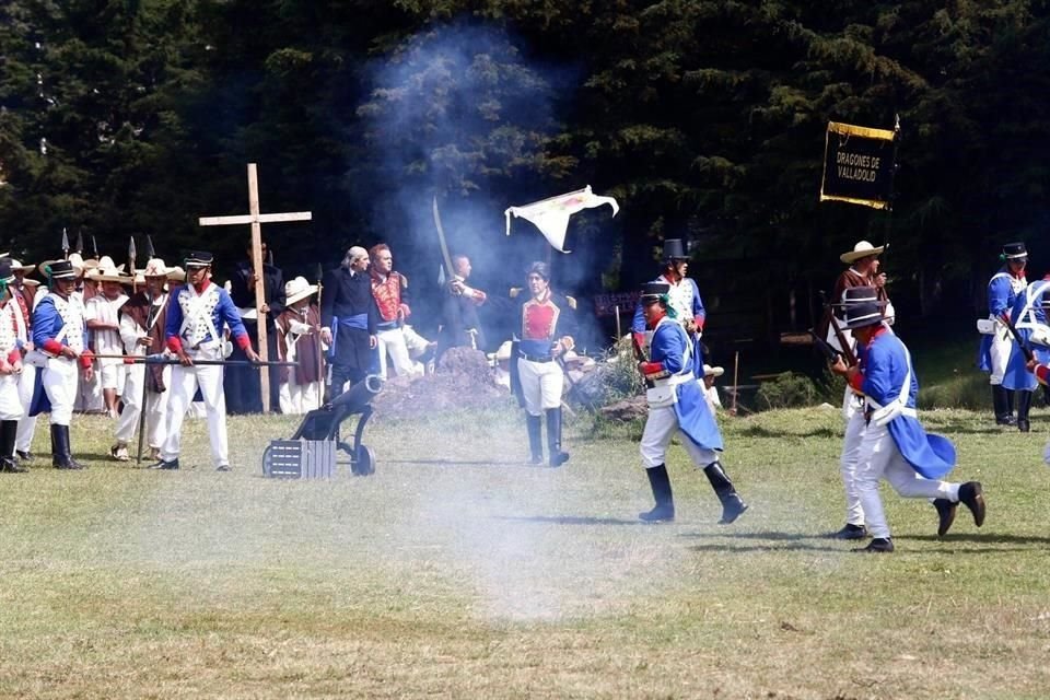 La batalla echó mano de caballos, carreteras y pirotecnia para escenificar los cañonazos de la refriega en la que resultaron vencedores los independentistas.