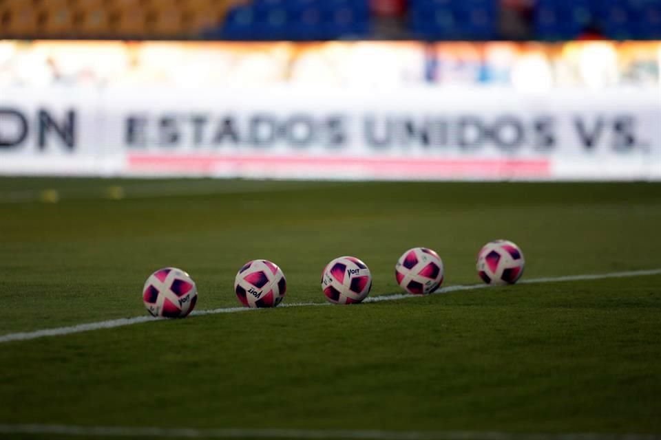 El Estadio Universitario está listo para el duelo entre Tigres y Chivas.