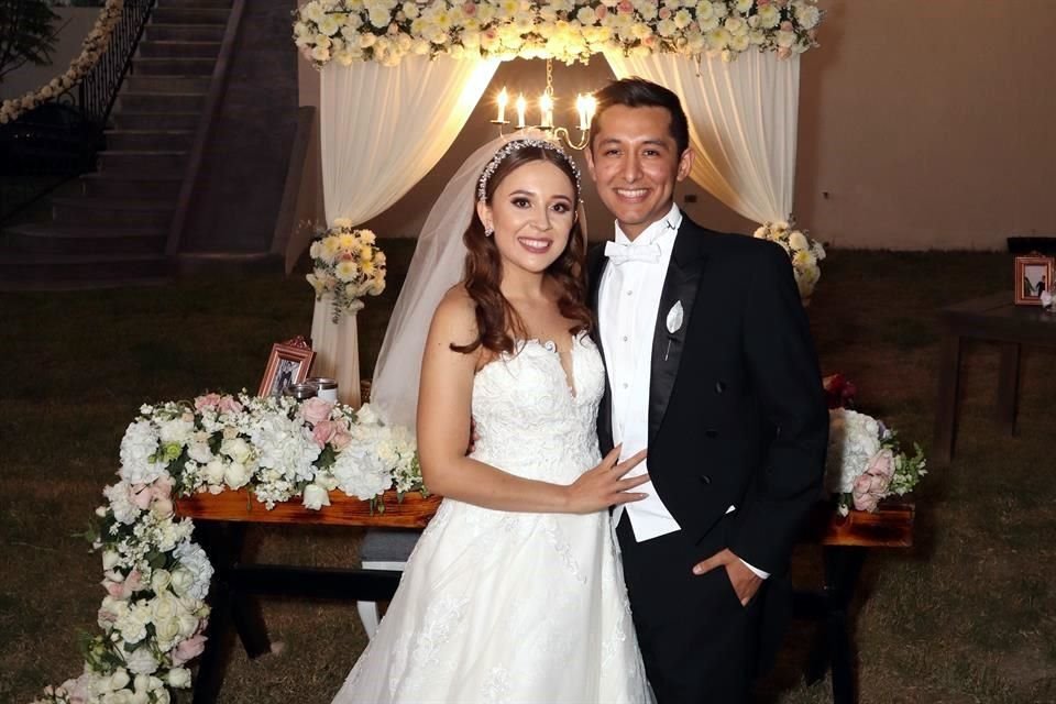 Ana Sofía Santiago y Roberto Leal