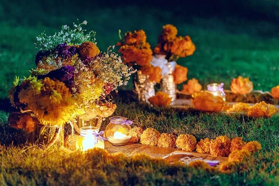 En el marco de las tradiciones que definen a nuestro país, Jardines de Juan Pablo se ha comprometido con enaltecer y honrar la memoria de aquellos que yacen en su Parque funerario.