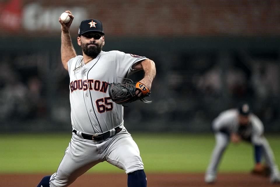 El mexicano José Urquidy se convirtió en el pitcher no estadounidense con más triunfos en Serie Mundial.