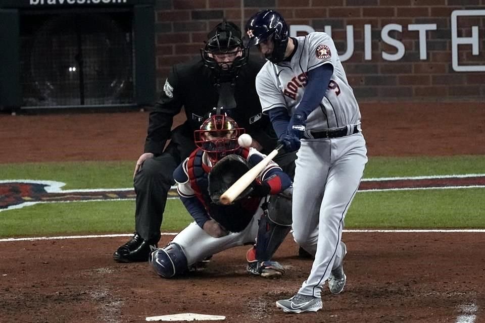 Marwin González rompió el empate en el quinto inning con un sencillo productor de dos carreras.