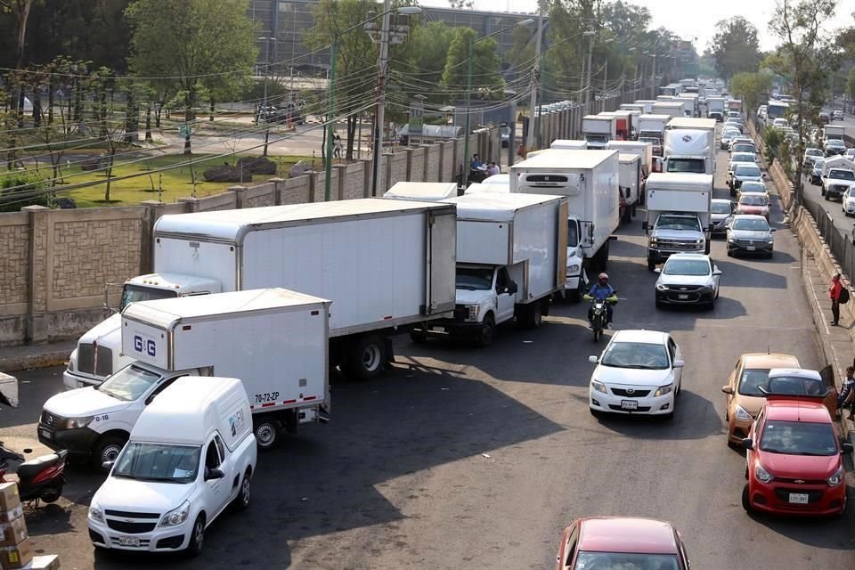 La entrada a esta aduana es caótica, con largas filas de camiones, acusó CLAA.