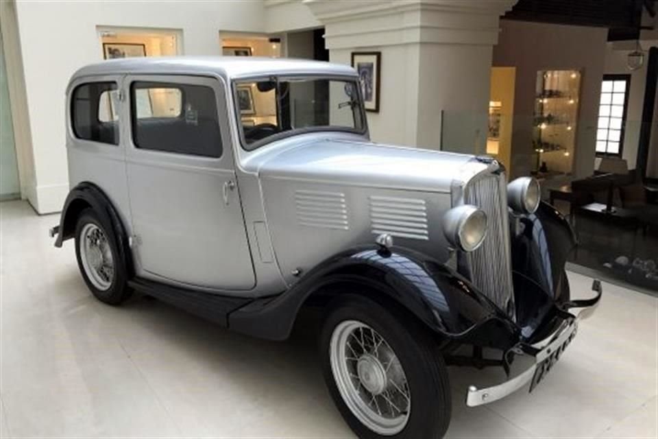 El primer automóvil que compró Felipe, Duque de Edimburgo, está en un museo en un hotel en Sri Lanka.