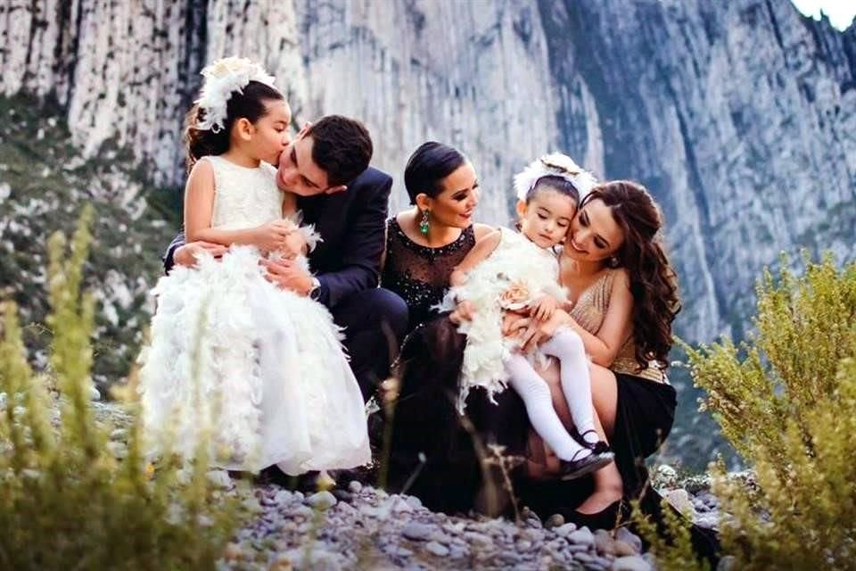 La desaparecida Karla Luna con sus hijos Rubén y Karla Estephany Rodríguez Luna, y Nina Victoria y Sara Valentina Garza Luna.