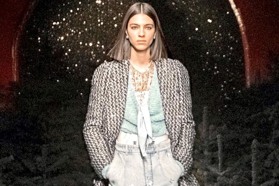 Chanel presentó una colección retratada en el backstage de un gran desfile.