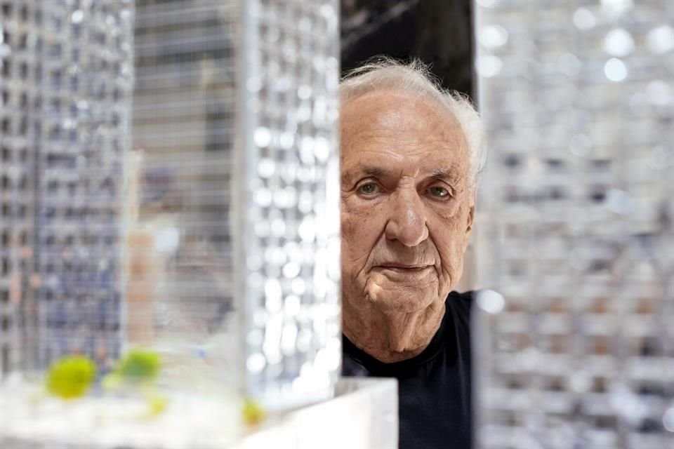 Gehry diseñó un centro para la orquesta New World Symphony en Miami, así como el Guggenheim en Bilbao, España, y la filial del Guggenheim planeada para Abu Dhabi.