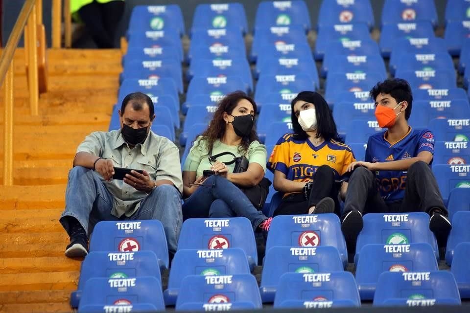 En el Uni la afición felina se preparó para ver a sus Tigres golear a Juárez.