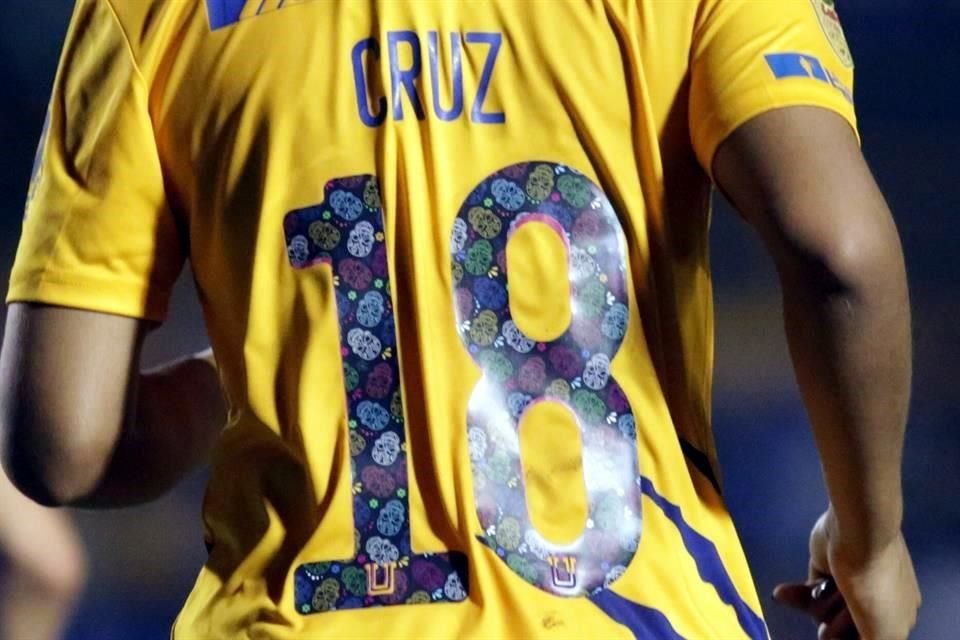 Los números en las playeras de Tigres Femenil lucieron unas calaveritas de colores.