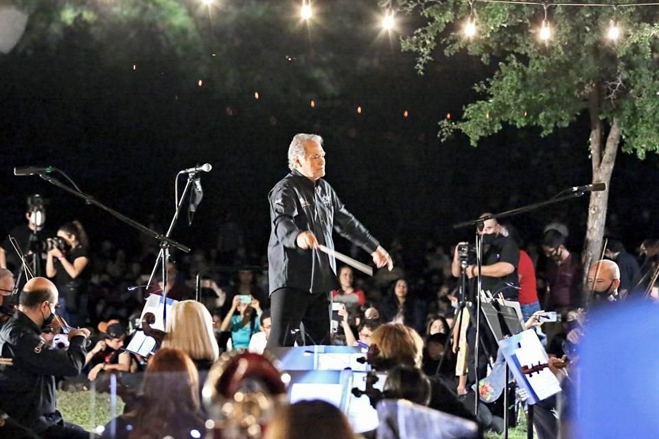 La Orquesta Sinfónica de la UANL se presentó el jueves pasado en el Parque Rufino Tamayo, en San Pedro.
