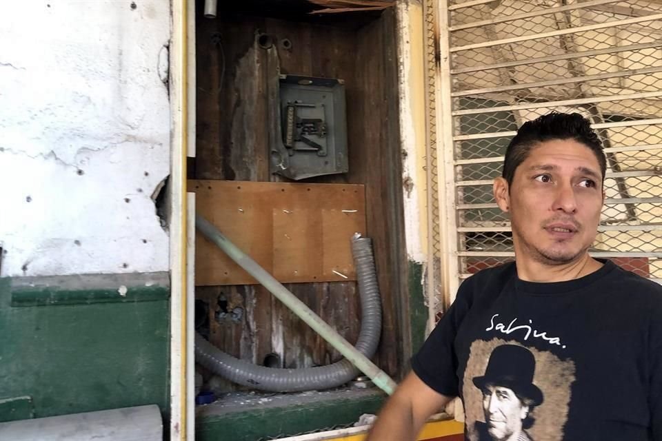 Primaria Simón de la Garza Melo. Sufrió el robo de instalaciones eléctricas y tubería del agua.