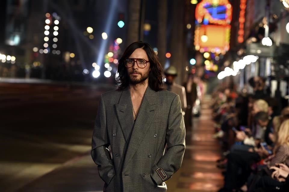 Estrellas como Jared Leto (en foto) participaron en el mega desfile de Gucci sobre el Paseo de la Fama de Hollywood.