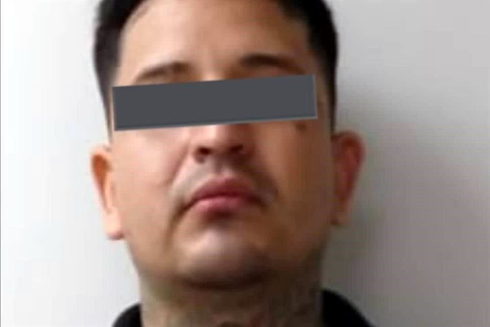 Eder Guadalupe, de 27 años, está recluido en el Cereso de Apodaca, hasta donde elementos de la Agencia Estatal de Investigaciones acudieron para informarlo del mandato judicial emitido en su contra.