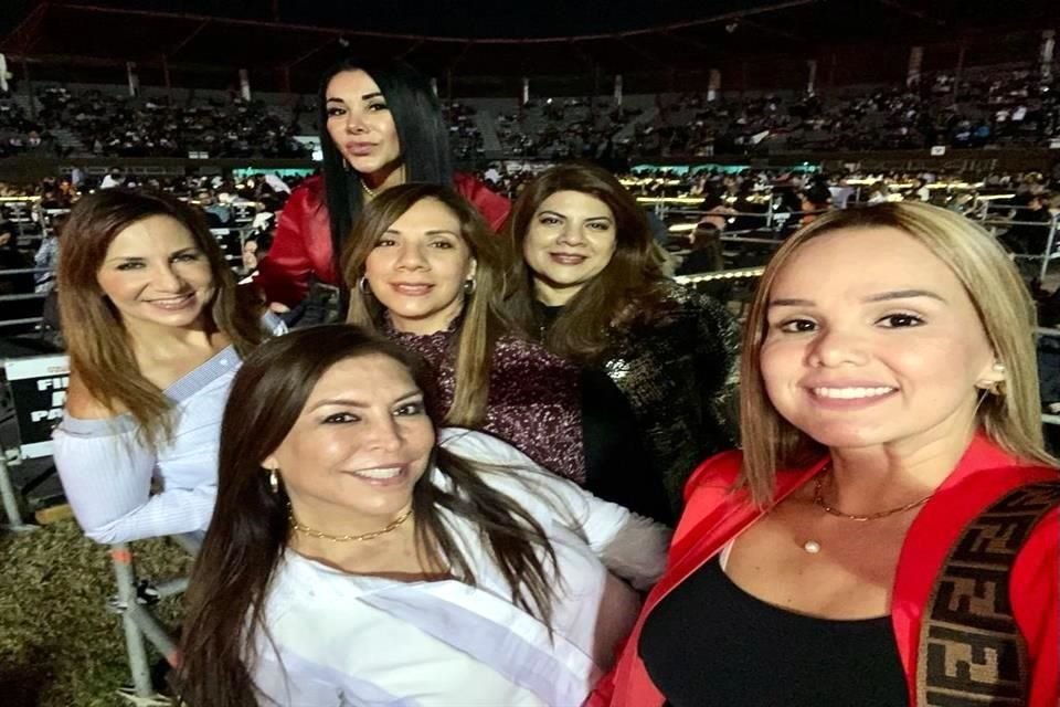 Sandra Zamora de Villarreal, Ericka Buenrostro, Marlen López, Anabella López y Yessenia García