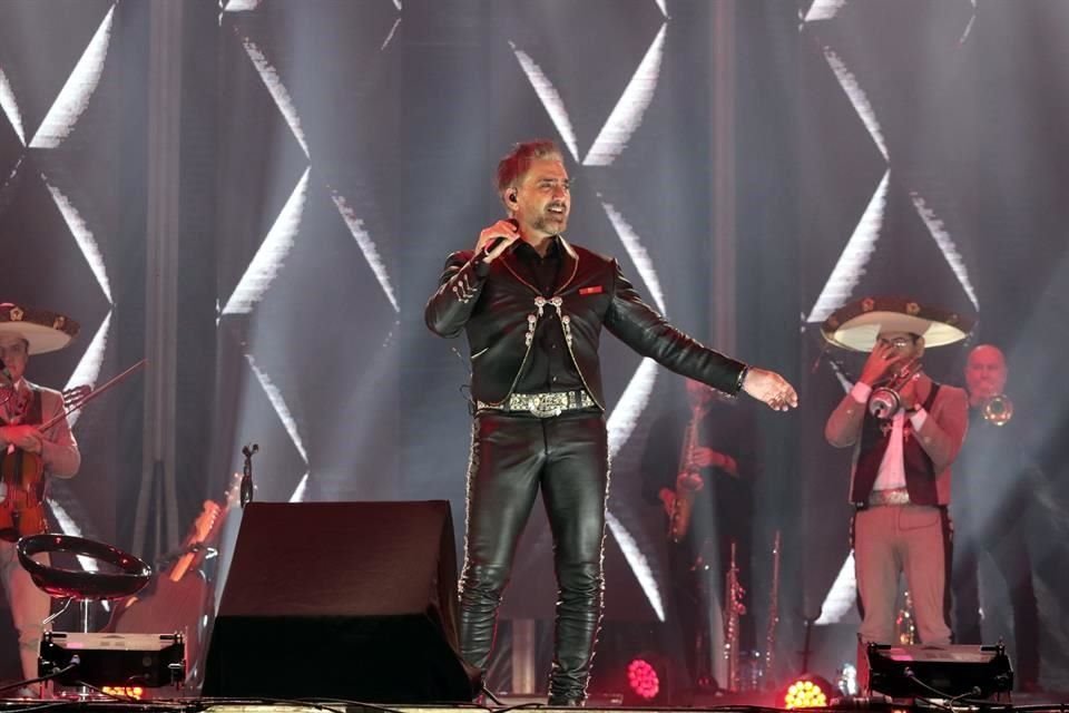Alejandro Fernandez en concierto