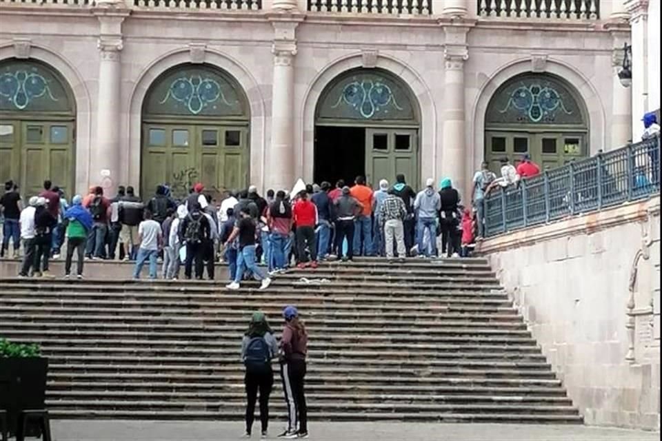 Napoleón Gómez Urrutia canceló la presentación de su libro en Zacatecas, debido a las protestas de trabajadores del sindicato minero.