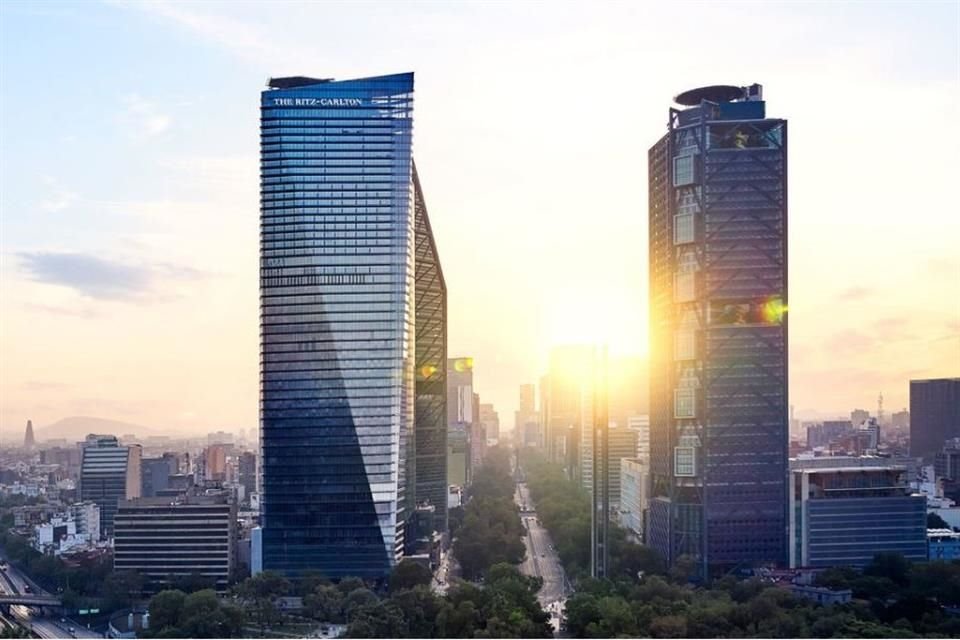 El hotel se resguarda entre los pisos 37 y 47 de un rascacielos de 58 niveles.