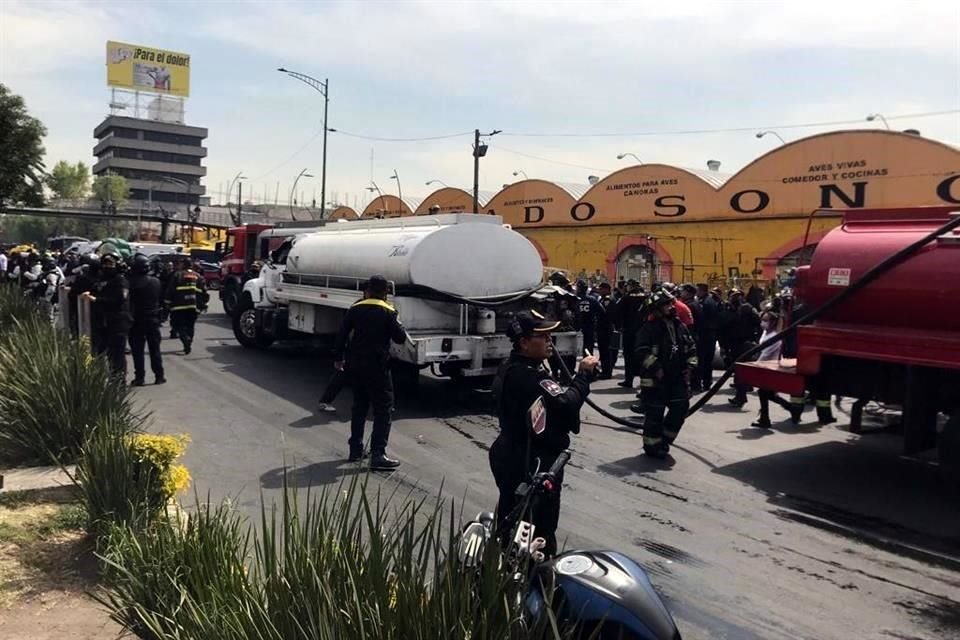 Al menos 600 personas fueron evacuadas y se acordonó la zona como medida de seguridad.