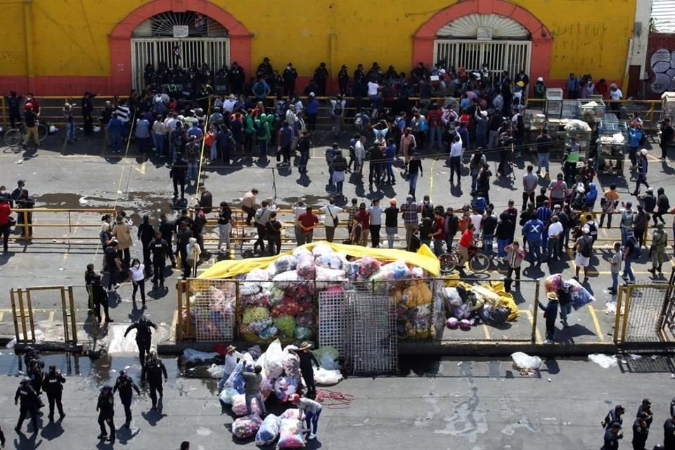 Locatarios informaron que mañana harán limpieza de la zona y será hasta el sábado cuando se abra el mercado al público.