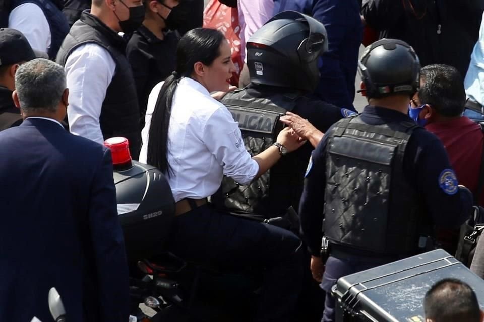 Personal de Protección Civil y Reacción Inmediata encabezados por la alcaldesa Sandra Cuevas, acudieron a brindar apoyo con pipas y trabajadores a la Alcaldía Venustiano Carranza.