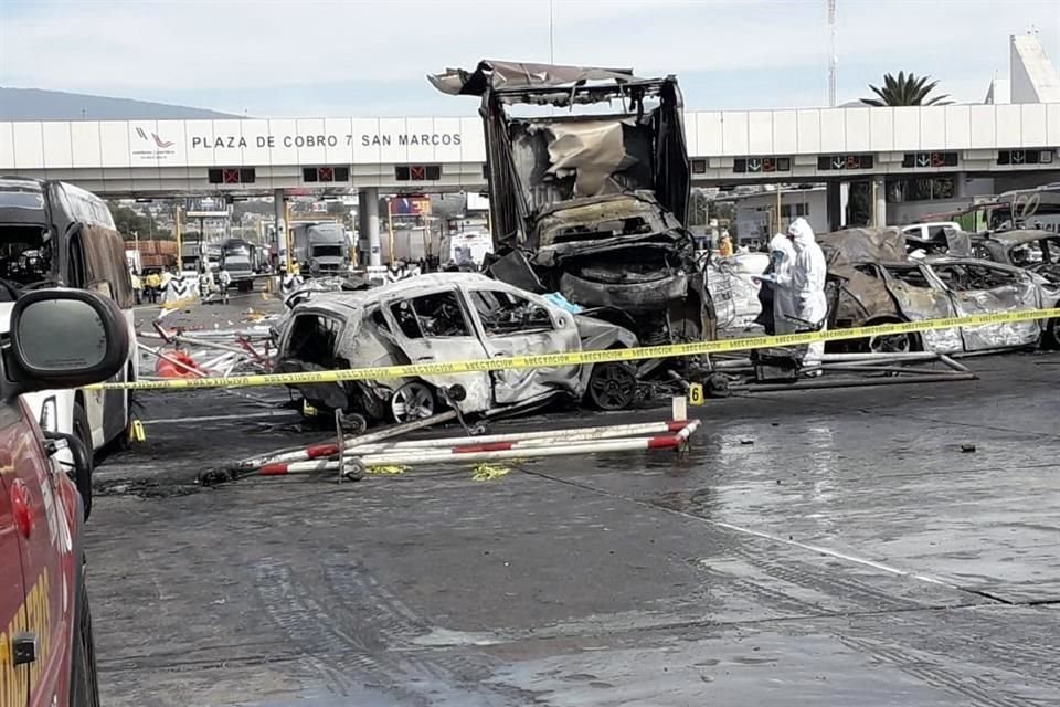 Un fuerte accidente se registró en la Autopista México-Puebla, en las inmediaciones de la caseta San Marcos, con un saldo de al menos 19 muertos.