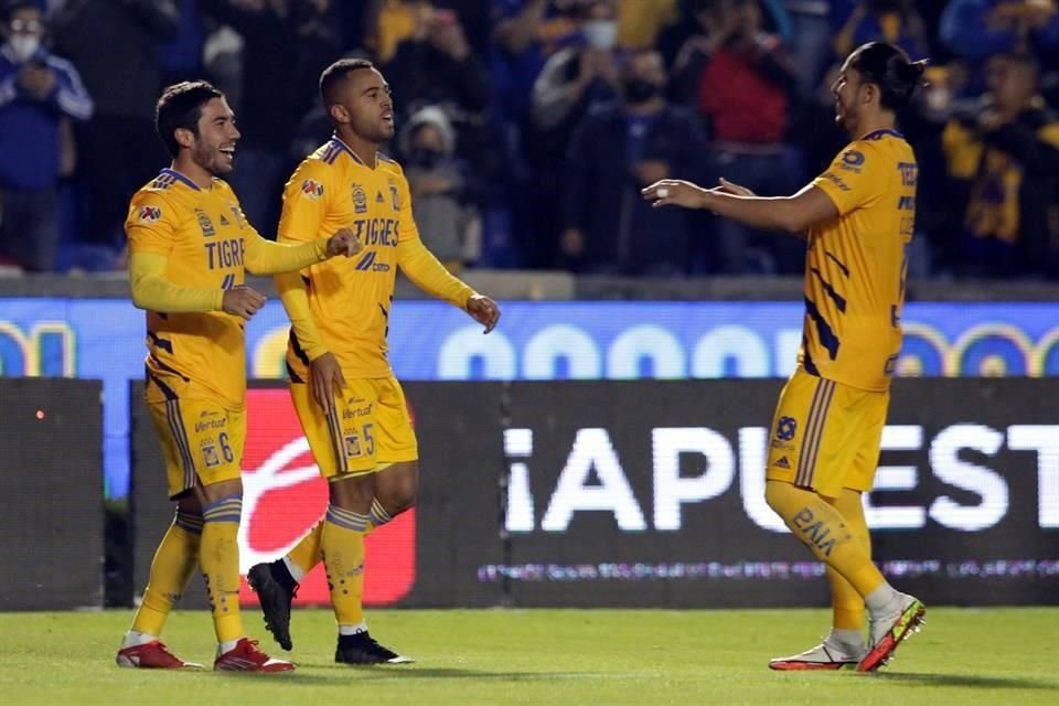 Juan Pablo Vigón (izquierda) redondeó una buena temporada regular de debut en Tigres al marcar su cuarto gol.