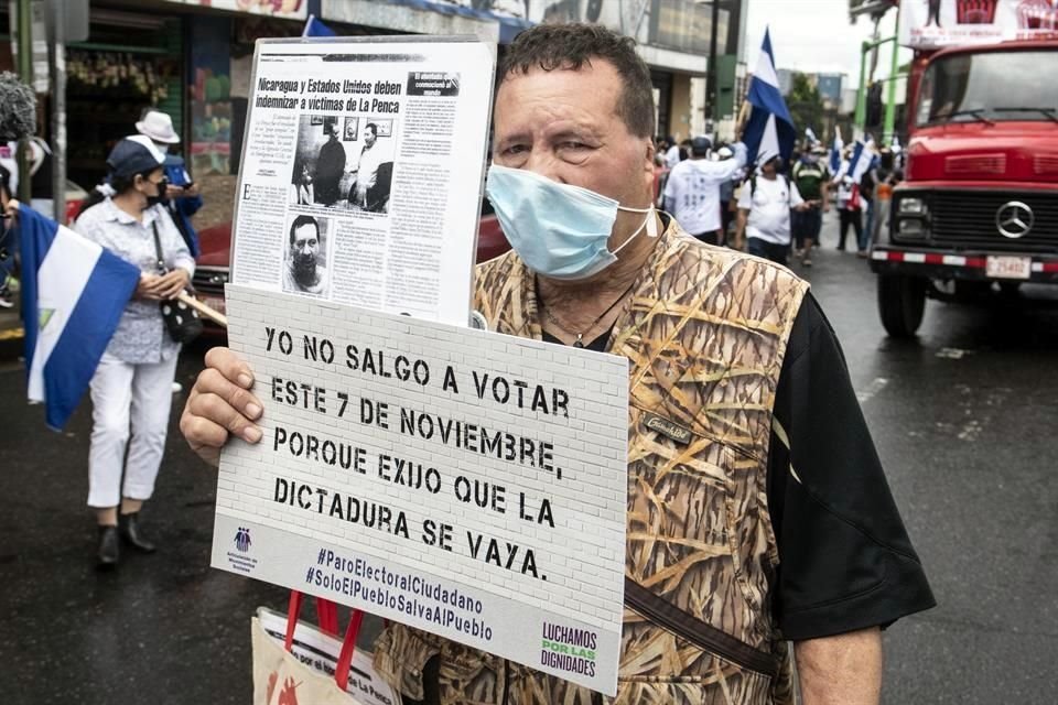 Los nicaragüenses exiliados exigen que Daniel Ortega y su esposa Rosario Murillo salgan del poder.