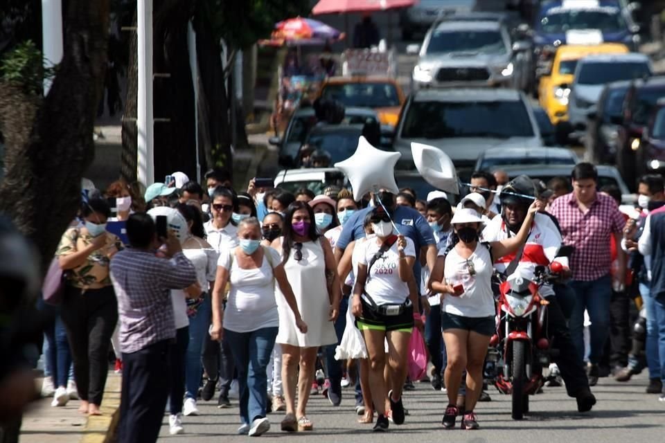 Poco más de un centenar de personas marcharon este domingo en la Ciudad de México para pedir justicia por la muerte de Octavio Ocaña.