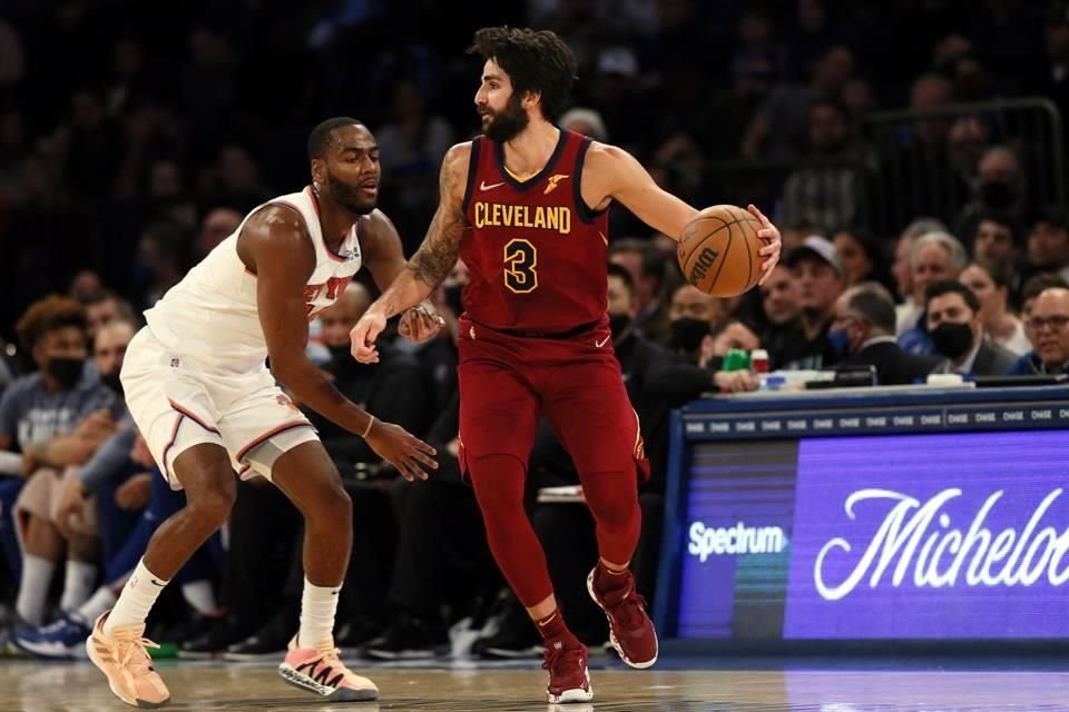 Ricky Rubio (3) anotó 37 puntos en el triunfo de Cleveland sobre Nueva York.