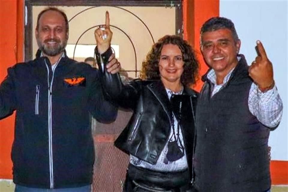 La candidata de MC a la Alcaldía de Zuazua, Nancy Olinda Gutiérrez festejó anoche la ventaja electoral.