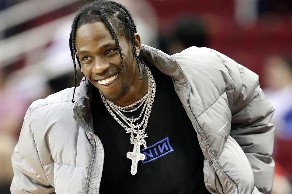 Fans del rapero Travis Scott que resultaron heridos en tragedia de Astroworld, donde murieron ocho personas, iniciaron demandas en su contra.