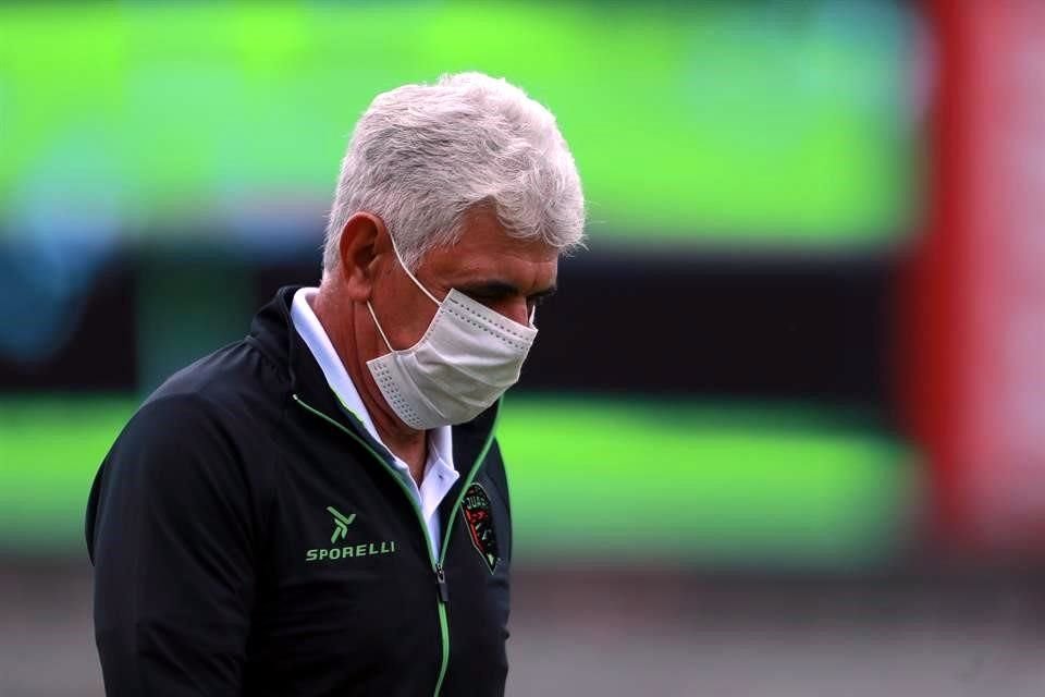 Ricardo Ferretti una vez más está en el ojo del huracán.