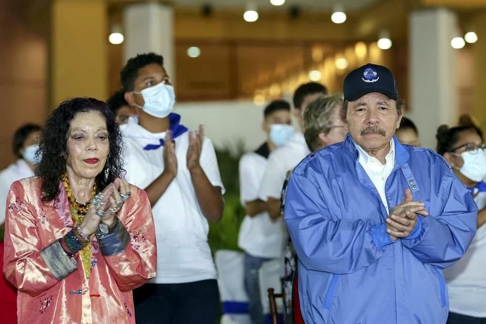 Daniel Ortega y su esposa y Vicepresidenta, Rosario Murillo, se reeligieron en los comicios del domingo.