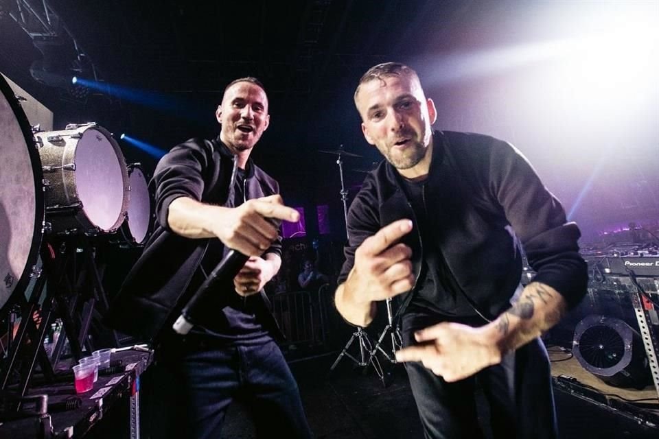 Christian 'Bloodshy' Karlsson y Linus Eklöw platicaron de la exitosa fusión que hicieron con Coldplay y BTS en el remix de 'My Universe'.